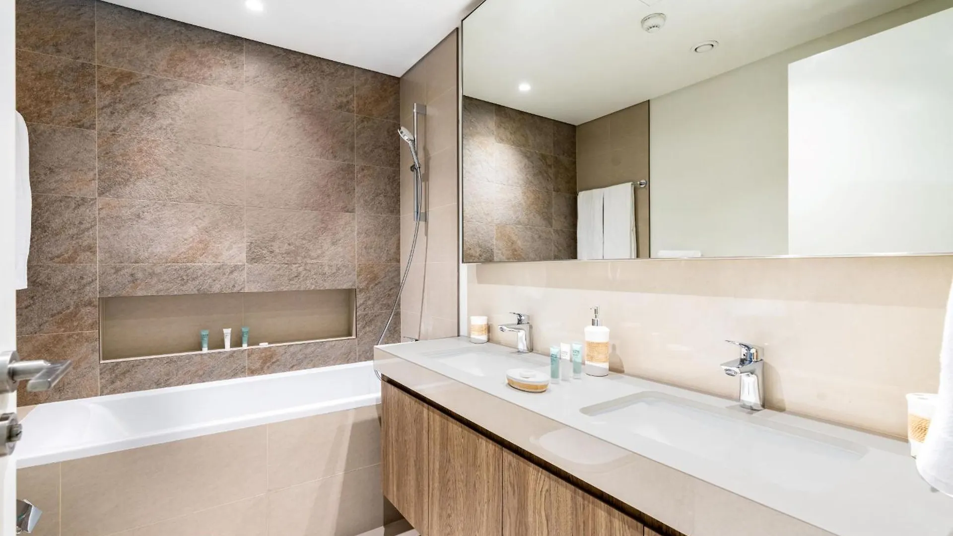 Burj Khalifa View - 2Br - Access To Dubai Mall - Cityapartmentstay 0*,  Forenede Arabiske Emirater